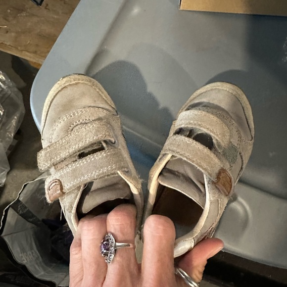 Adorable eco friendly Geox toddler sneakers “save our planet” on heels - Picture 3 of 7